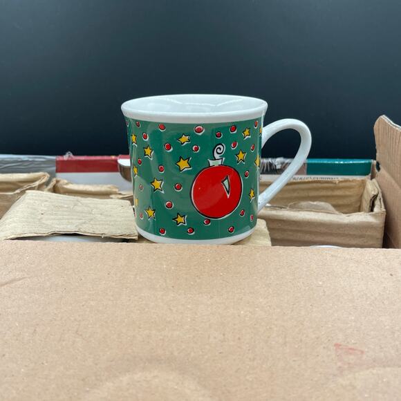 Gibson CHRISTMAS TREASURES 20pc Dinnerware Set OPEN BOX Service for 4 - Picture 6 of 10